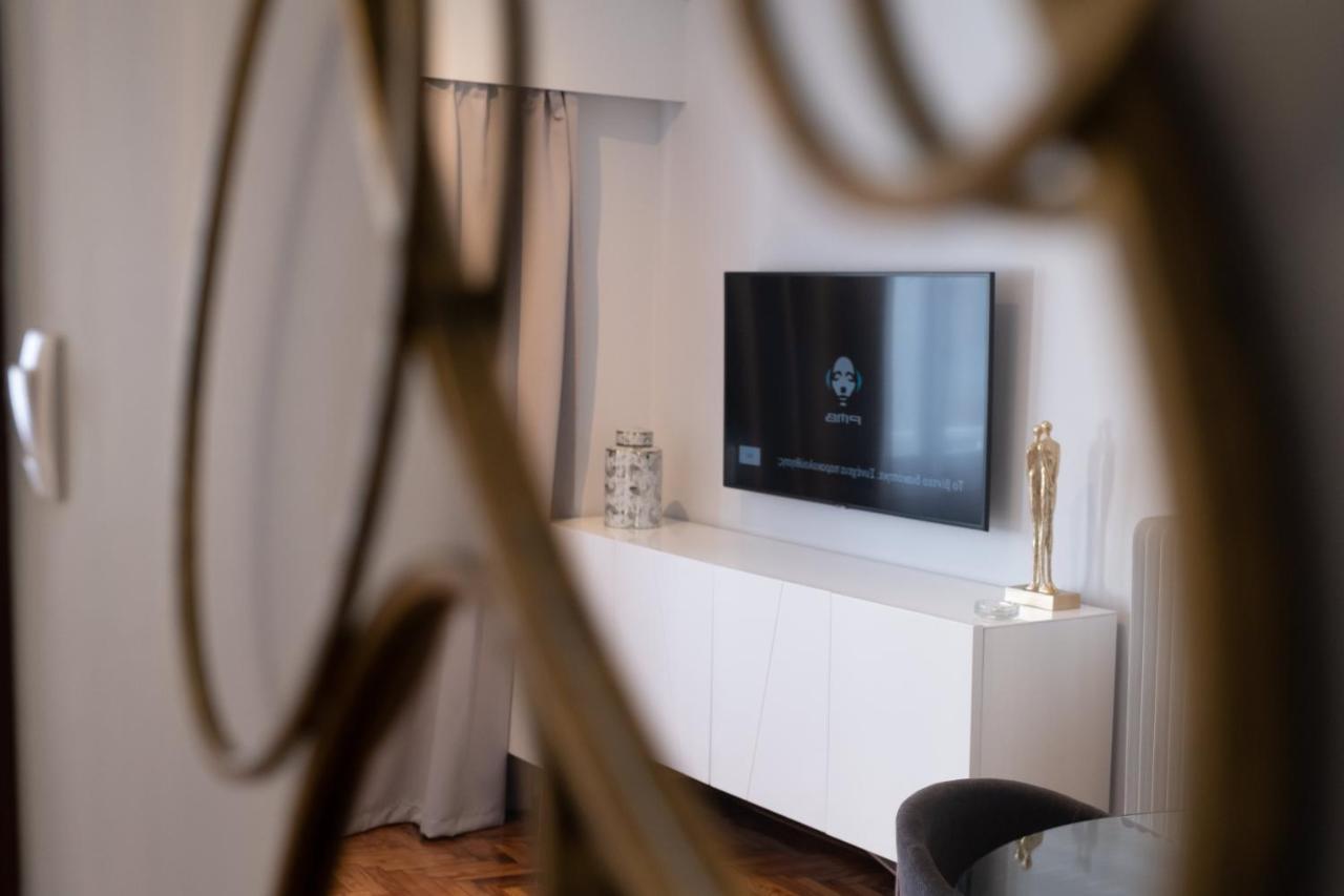 Daphnes Luxury Athens Center Apartment Buitenkant foto